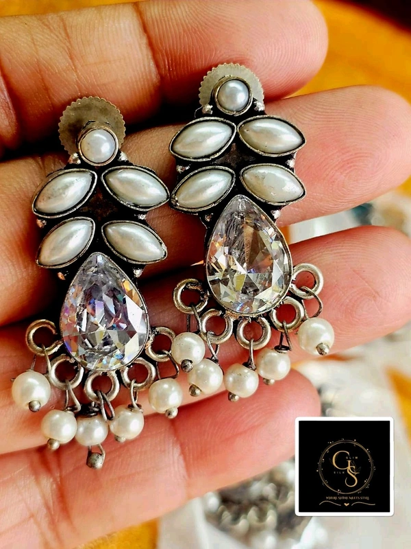 GlimSilk Crimson Teardrop Bloom - Silver, Free