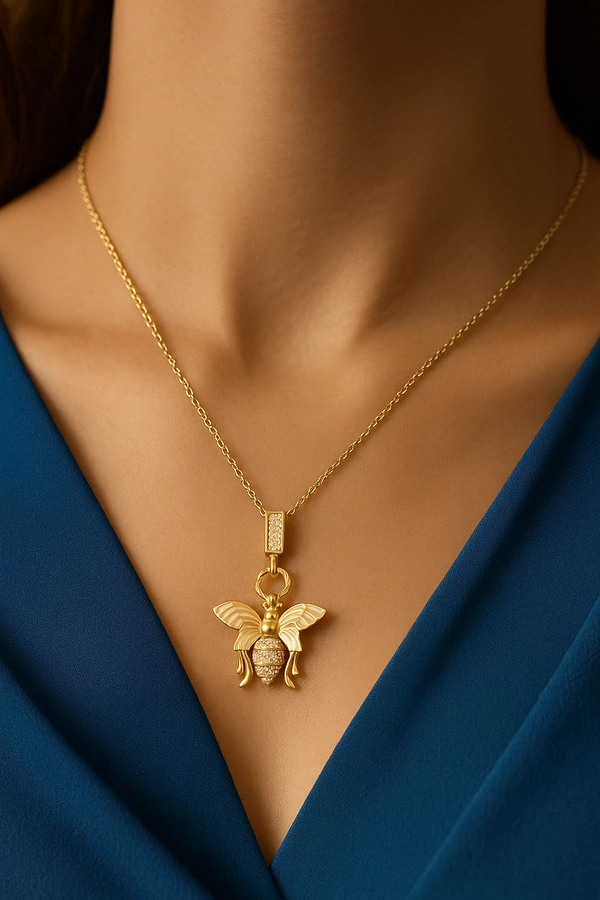 Cute Little Things Anti Tarnish QueenBee Pendant Necklace
