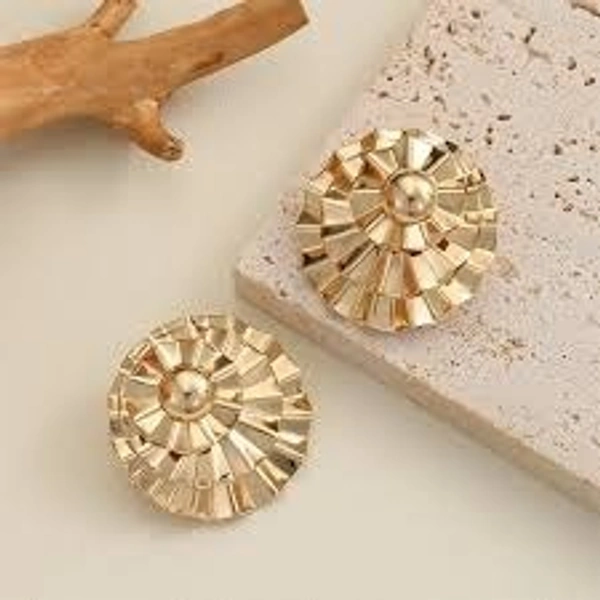 Corrugated Hump Design Gold Tone Stud Earrings - 3.5 cm, Golden