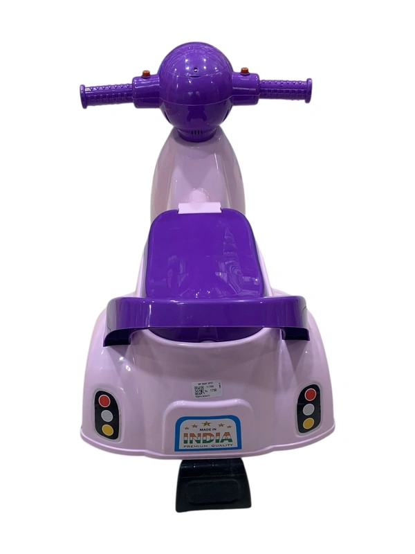 Vespa Scooty - Electric Violet