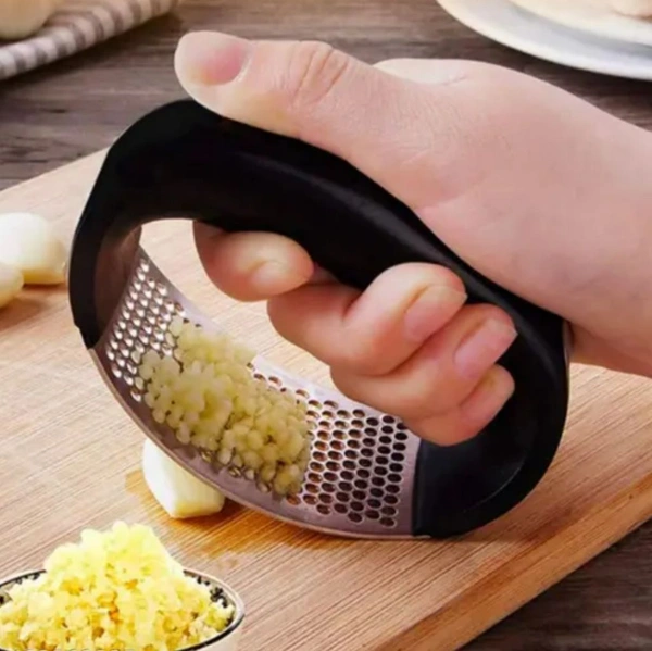 Garlic Press Rocker, Stainless Steel Garlic Mincer Crusher Professional Kitchen Gadgets Garlic Chopper with Ergonomic Handle, Silicone Garlic Peeler 1Pcs 
 - Black