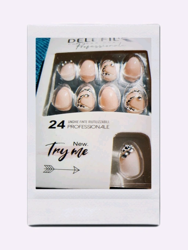 DELOFIL 24 Unghie Finte Riutilizzabili - Pig Pink