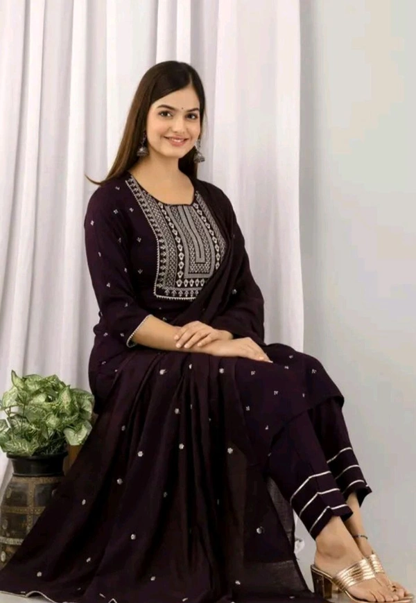 Women Viscose Rayon Kurta Pant Dupatta

Set - XL