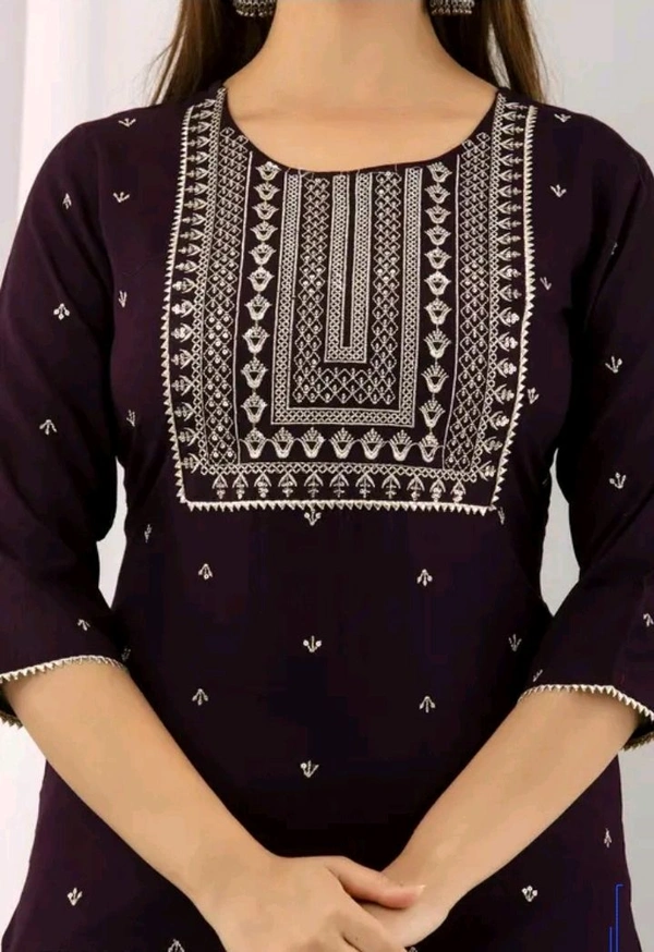 Women Viscose Rayon Kurta Pant Dupatta

Set - XL