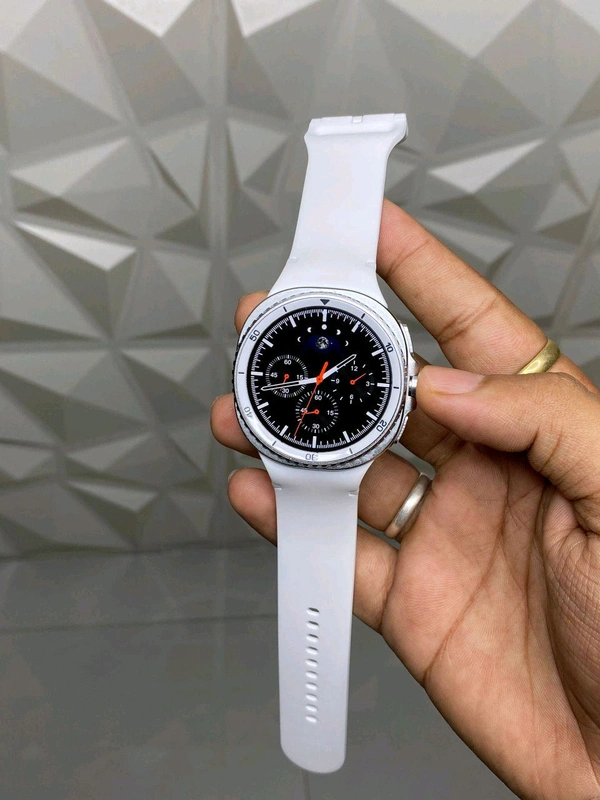 Watch8 Classic - White