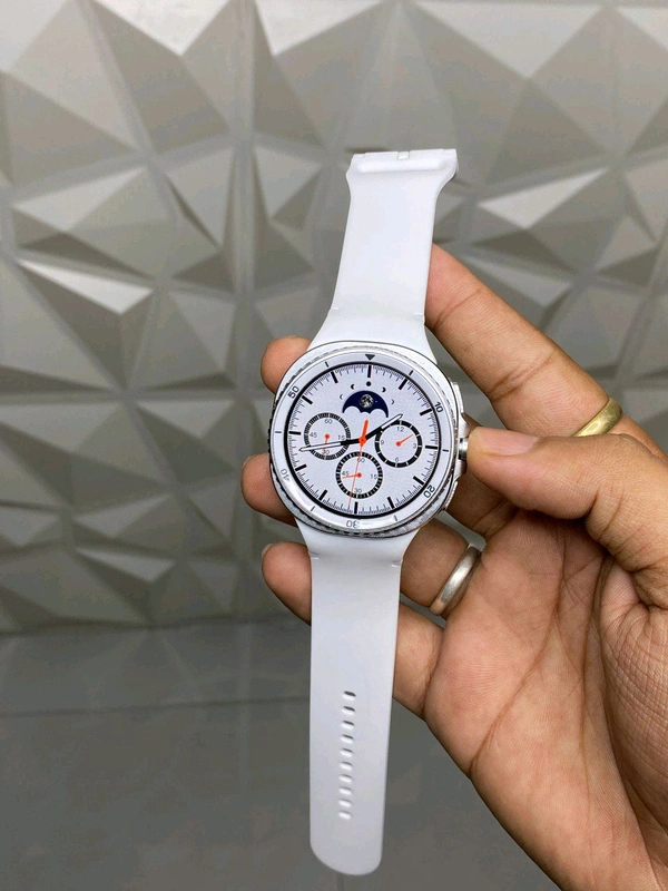 Watch8 Classic - White