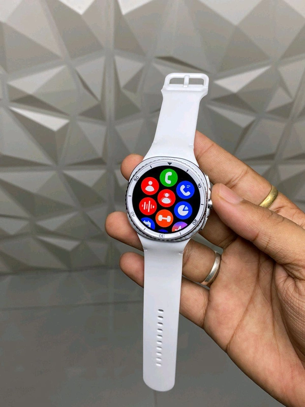 Watch8 Classic - White