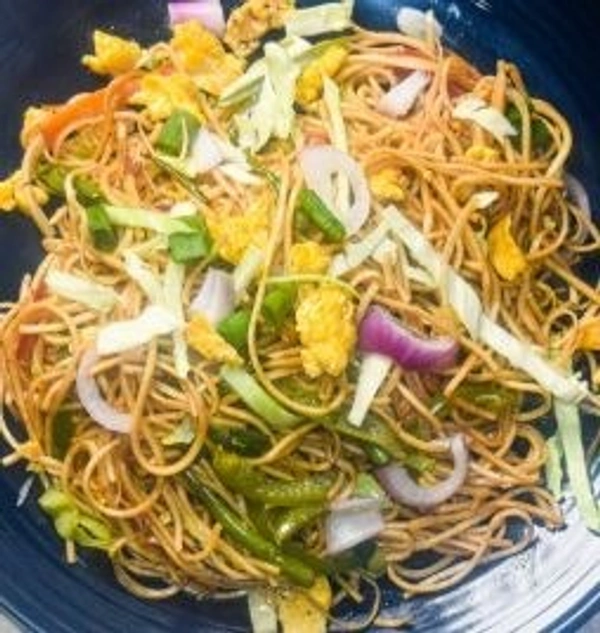 Egg Hakka Noodles 