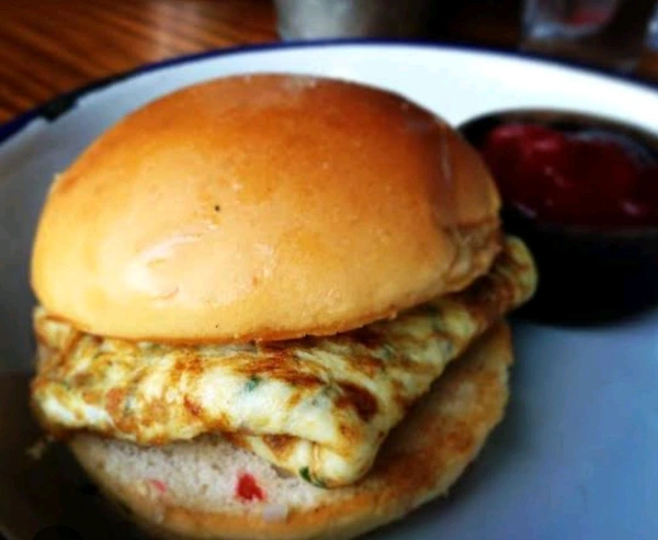 Omlate Cheese Bun