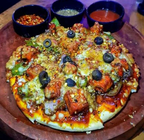 Chilli Paneer Pizza - Large