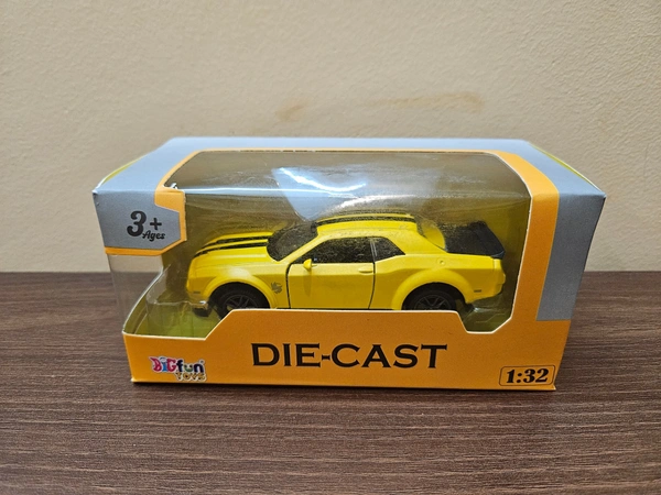 1:32 Scale Mustang Diecast Metal Pullback Yellow Toy car