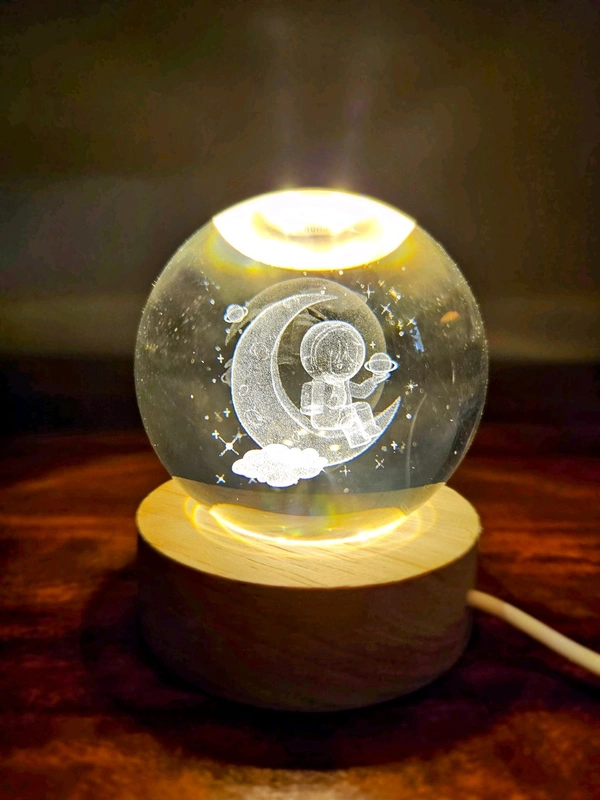 Astronaut Crystal Ball Night Lamp - Festival