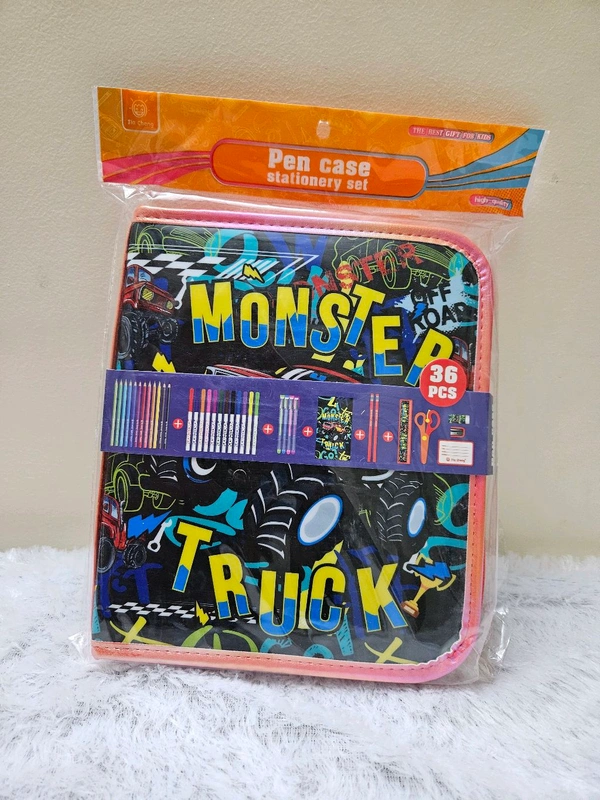 Monster Trucks Coloring Kit