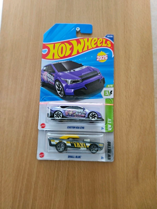 HotWheels Combo - Custom Kia Ev6 And Small Bloc