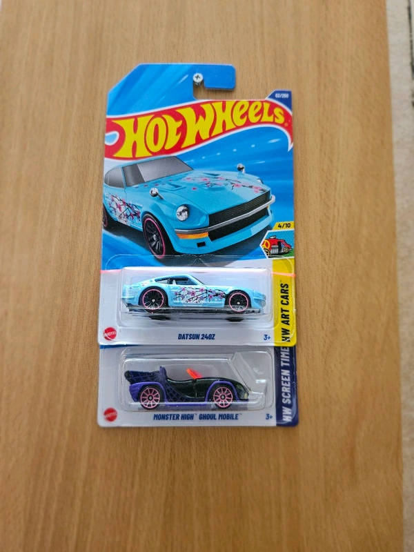 HotWheels Combo - Datsun 240z And Monster High