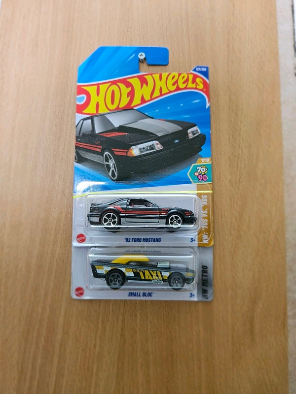 HotWheels Combo - Ford Mustang '92  And Small Bloc