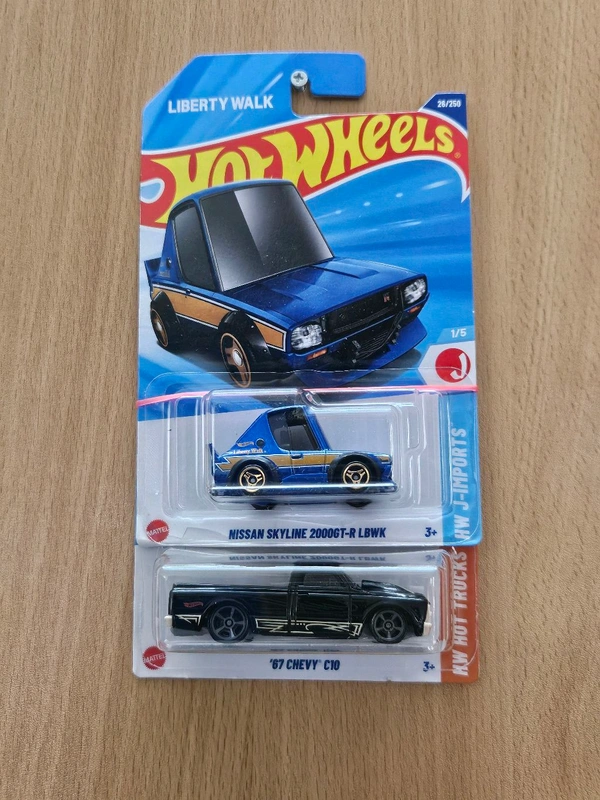 HotWheels Combo - Nissan Skyline 2000GT-R And '67 Chevy C10