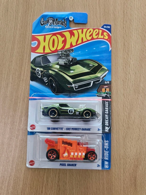 HotWheels Combo 68' Corvette And Amaru Gtc