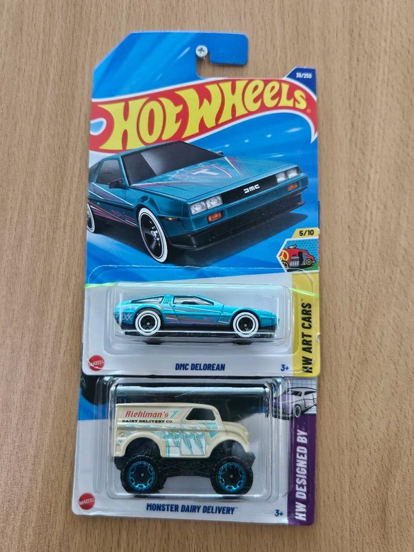 HotWheels Combo DMC Delorean And Monster Dairy Delivery