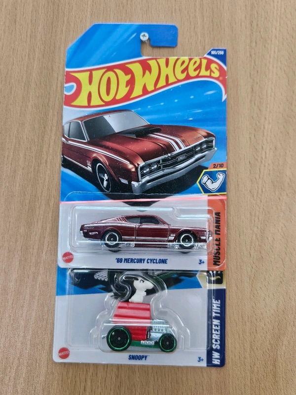 HotWheels Combo '69 Mercury cyclone and Snoopy