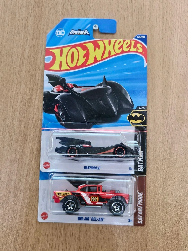 HotWheels Combo BatMobile and Big Air Bel Air