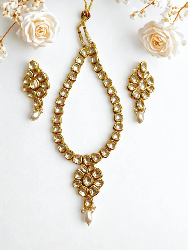 Radhika Single Layer Plain Kundan Necklace Set - 29 cms, White, 93 gms