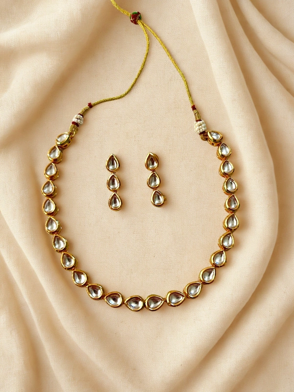 Radhika Single Layer Plain Kundan Necklace Set - 27 cms, White, 39 grms