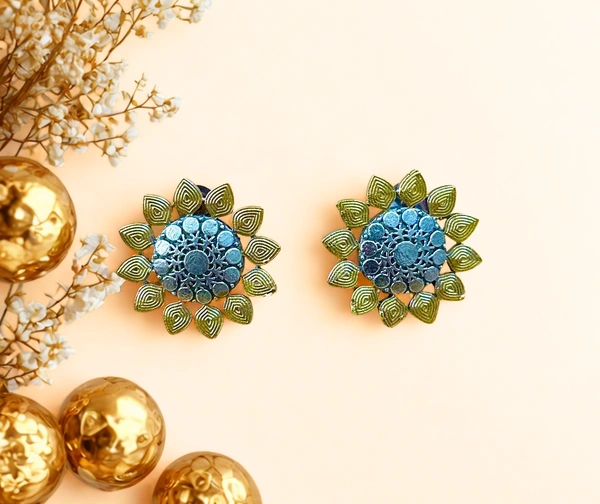 Radhika Studs - 3 cms, Oxidised & Gold, 13 gms