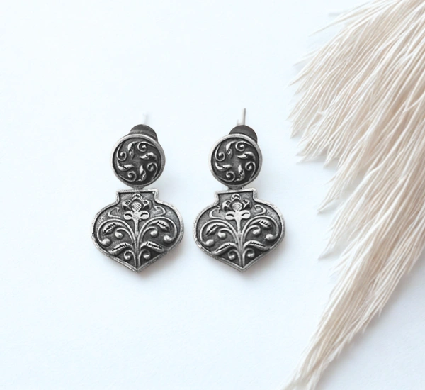 Radhika Studs - 4 cms, Oxidised, 13 gms