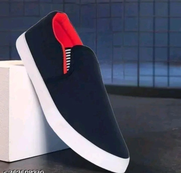 PREMIUM TRENDING LOAFER SHOES FOR MEN
Name: PREMIUM TRENDING LOAFER SHOES FOR MEN
Material: Canvas
Sole Material: Pvc
Fastening & Back Detail: Lace-Up
Sizes:
IND-6, IND-7, IND-8, IND-9, IND-10
Country of Origin: India - Blue, IND-6