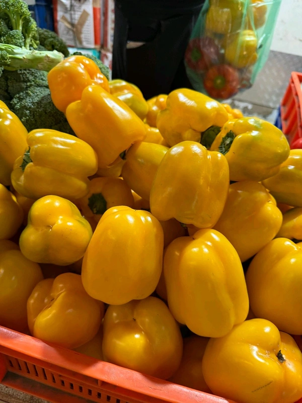 Yellow Capcicum (પીળા કેપ્સીકમ મરચાં) - 500 Gm