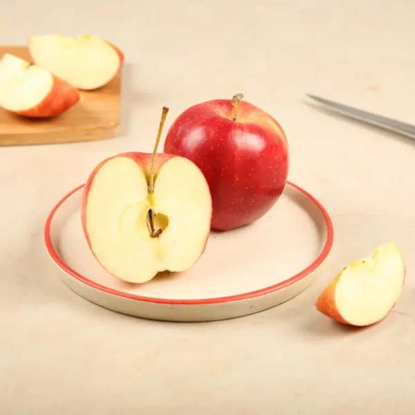 Apple Royal Gala - 500 - 550 gm - 500 - 550 gm