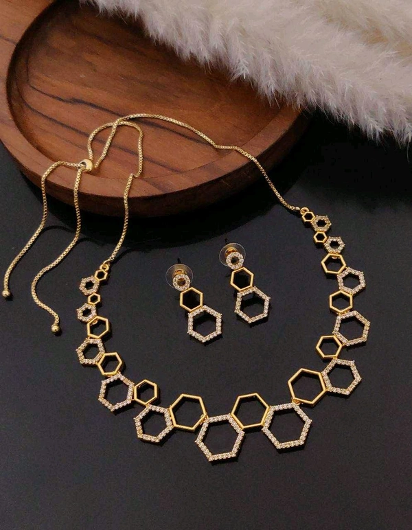 Women’s Necklace Set - Gold