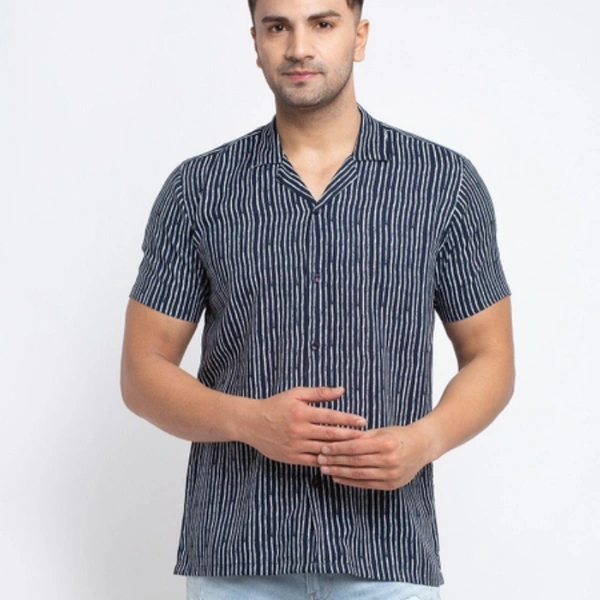 Mens Shirt  - all colower, *Catalog Name:* Cotton Woven Printed Half Sleeves Regular Fit Casual Shirt*Details:*Description: It 