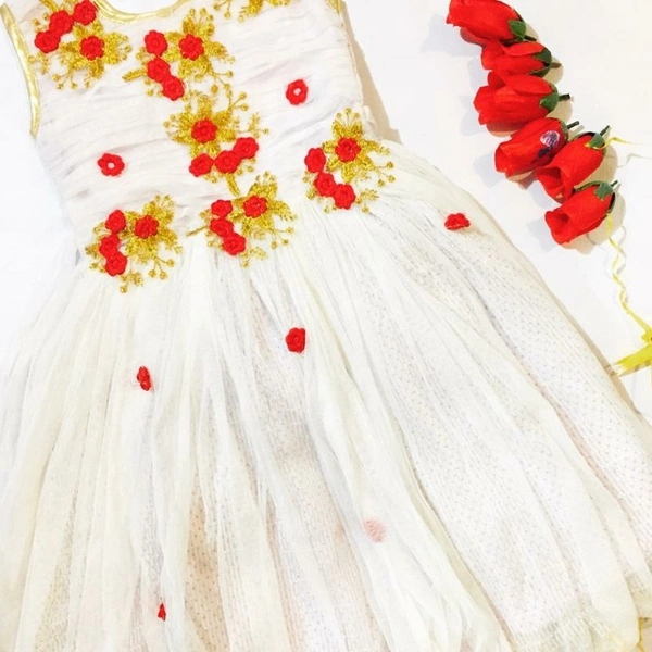 Party Wear Gown For Girls💕💕❤❤❤ - White , L