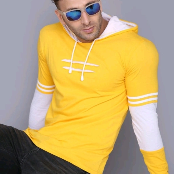 SIDKRT Solid Men Hooded Neck Tshirt - M
