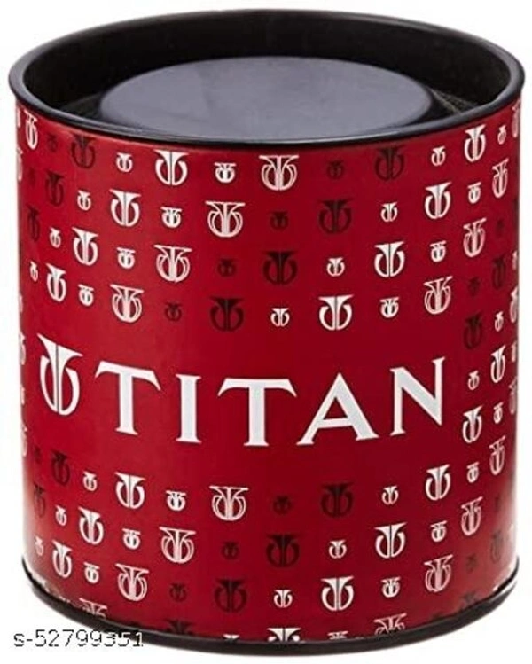 Titan 1627YM01 analog watch for men