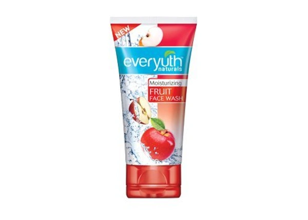 Everyuth Naturals Moisturizing  Fruit FaceWash 150g