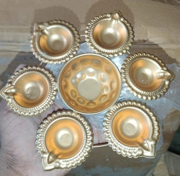 Combo of 1 potli both side printed plus 1 metal urli 7 inch.Potli color random only