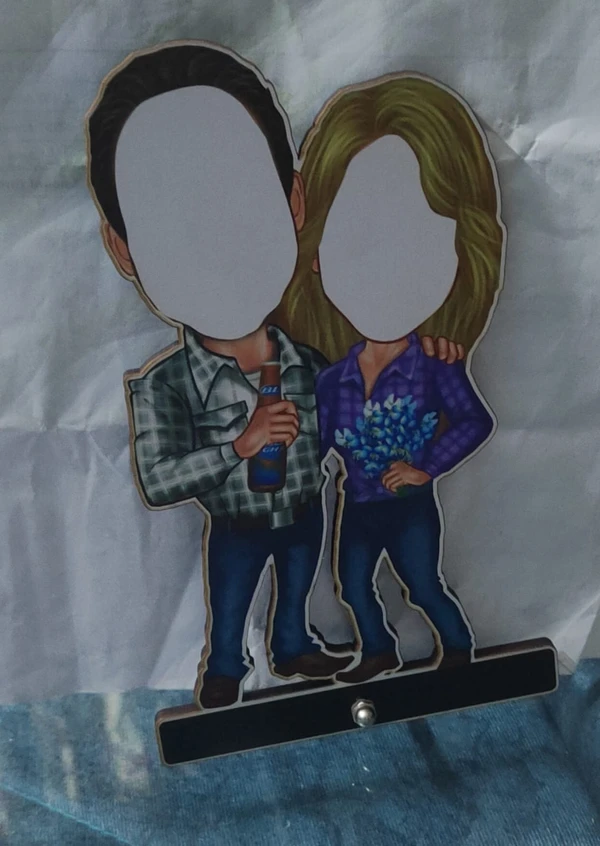 Customised MDF couple caricature 2 pics required Size 7 inches Box packing 2 designs available