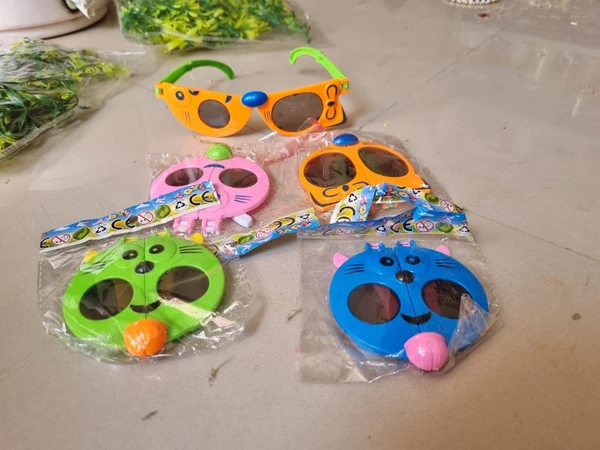 Foldable goggles for kids Color random only pack of 12