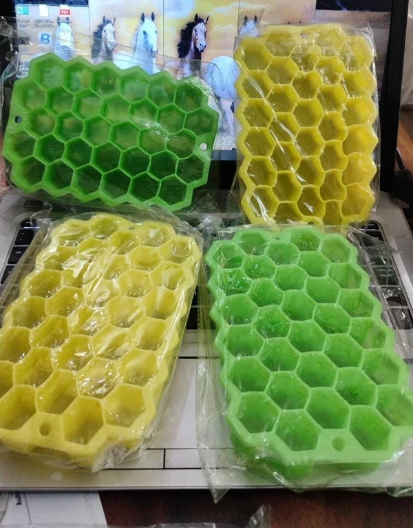 Silicon ice tray Color random only pack of 4