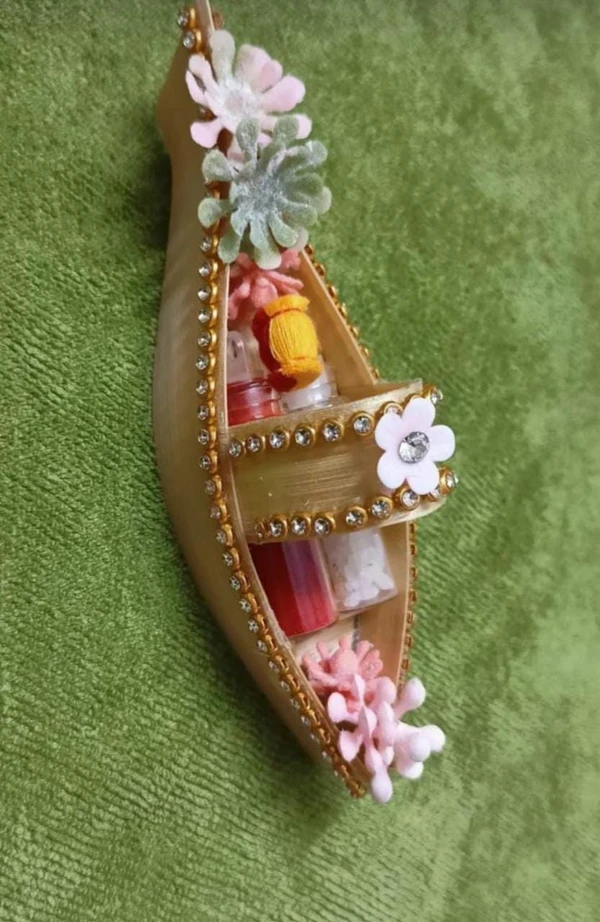 Wooden boats  Most selling item this year for roli chawal decoration Size 4 inch