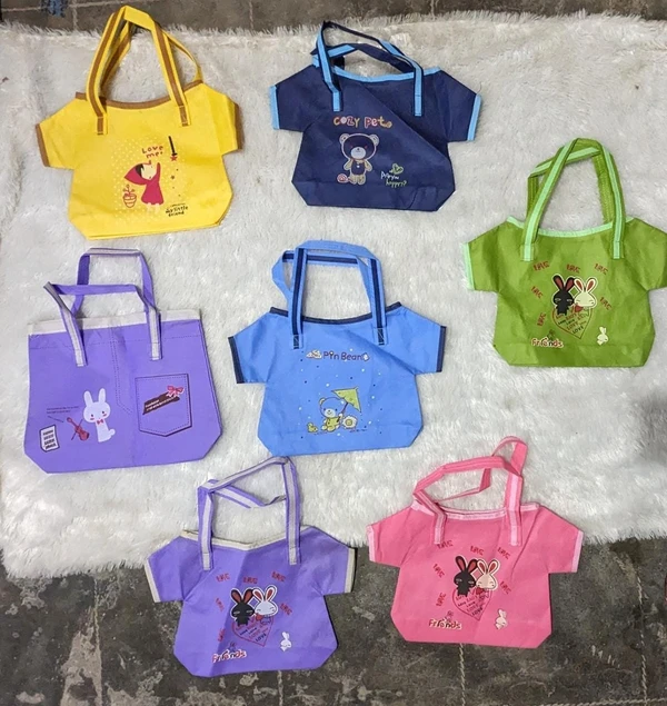 Cute non woven bags with zip in amazing designs