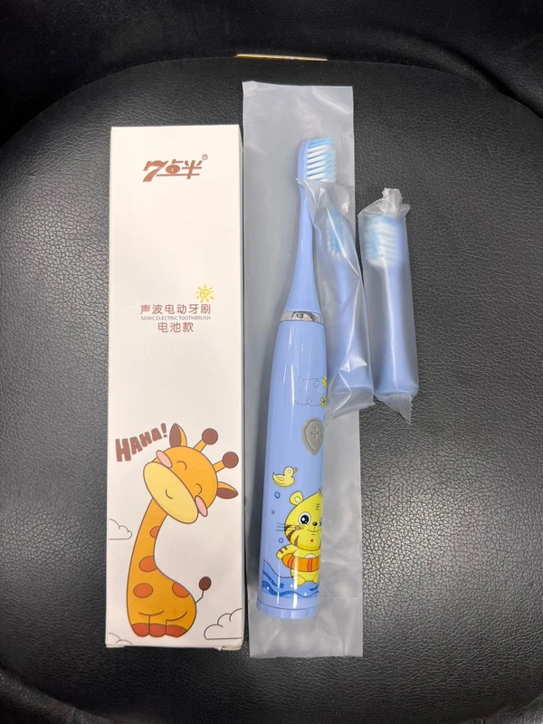 Homeoculture New arrival Kids electric toothbrush with 2 extra bristles Box packing