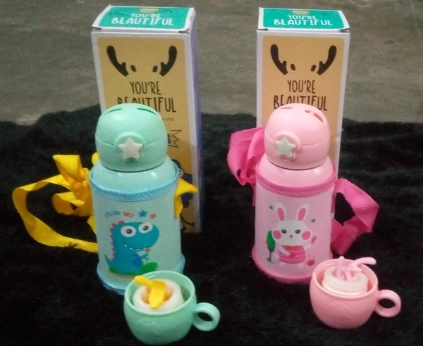 Multipurpose Reindeer steel Sipper bottles  - Hot/cold stainless steel bottle 500ml - Dual caps (Sipper and flask) - Bag to carry the bottle - Adjustable belt 