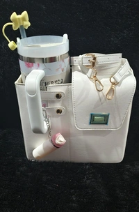 New hc premium stanley combo 1 stanley bag 1 stanley floral sipper 1 keychain 1 straw stopper Color of bag n stanley will remain same, rest two items based on availability
