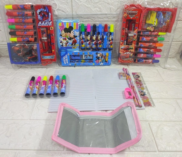 CHARACTER STATIONERY SET WITH WALLET
