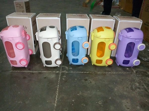 Bus sipper bottle