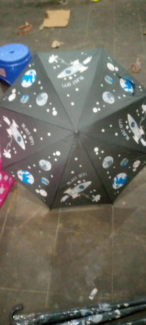 Color changing umbrella